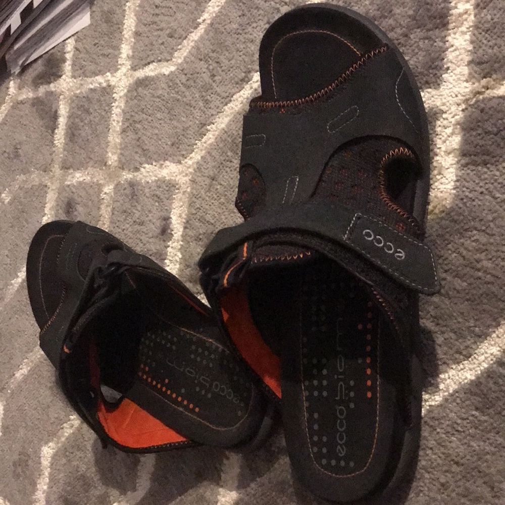 Ecco Men’s slide on shoes. Size 45 (11/11.5)